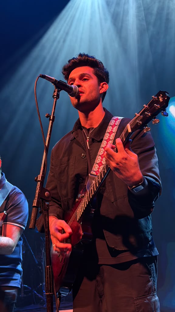 Hamza Chaudry performing live with a guitar